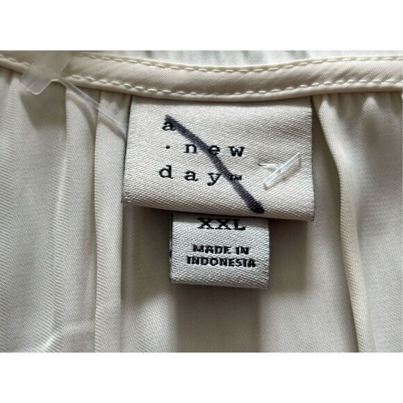 A New Day beautiful, elegant cream, silky blouse, plus size 2X - Picture 10 of 12